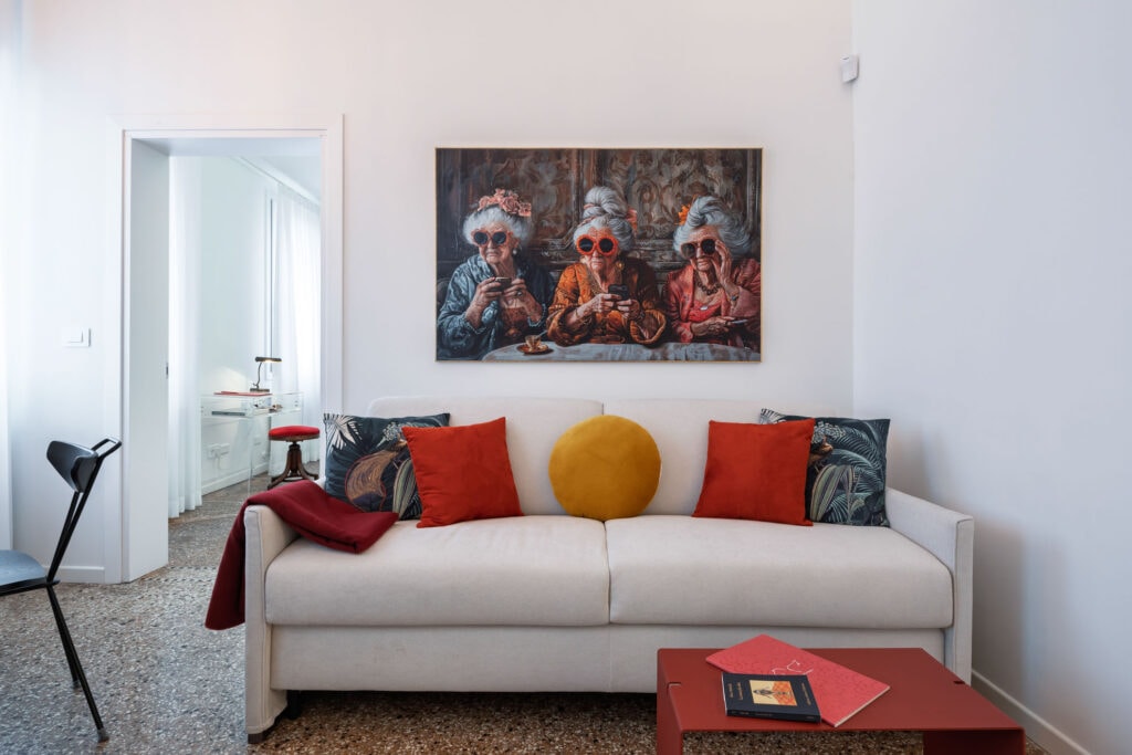Cozy living area with refined details and natural light, part of a peaceful apartment in the Santa Croce district.